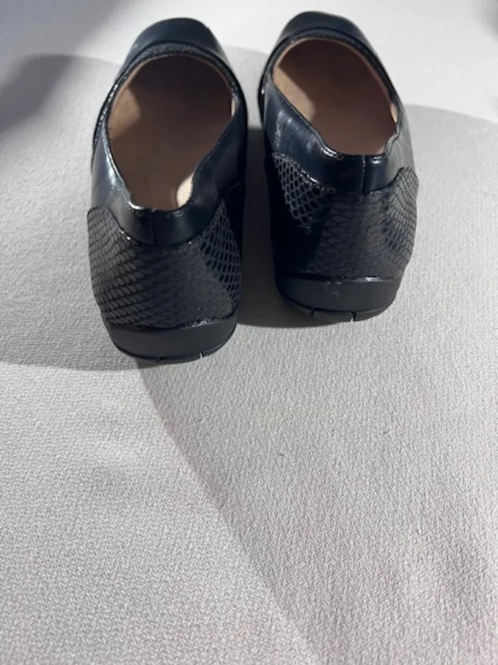 LIFESTRIDE black comfort Deja Vu flats slip-on sleek design cushioned insole SZ8